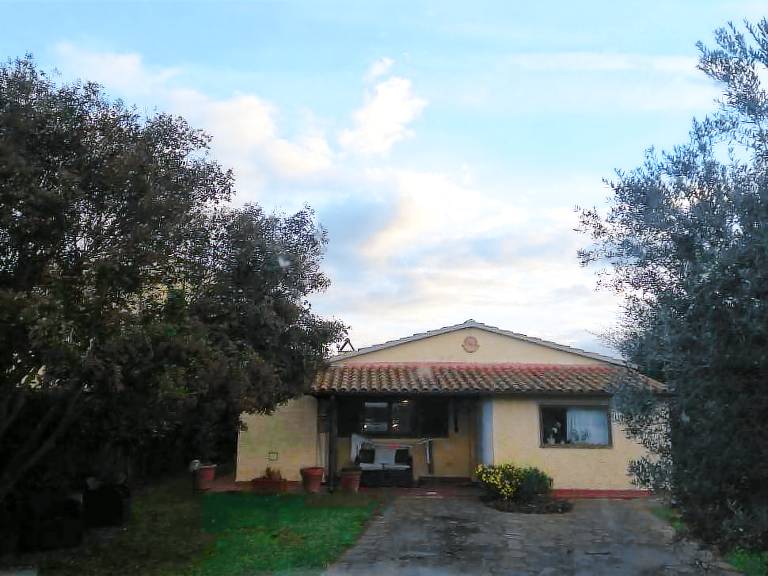 Villa with yard — photo 3