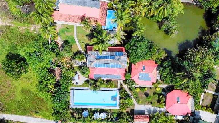 Villa with grill, pool & garden | Close to the beach | Pets are welcome in Hikkaduwa