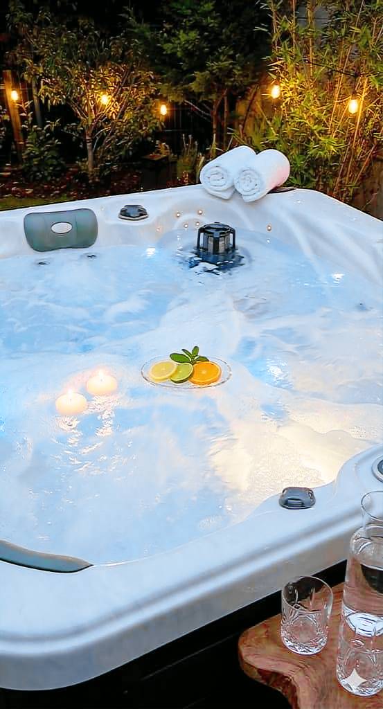 The Villa of the Vines Pool & Jacuzzi