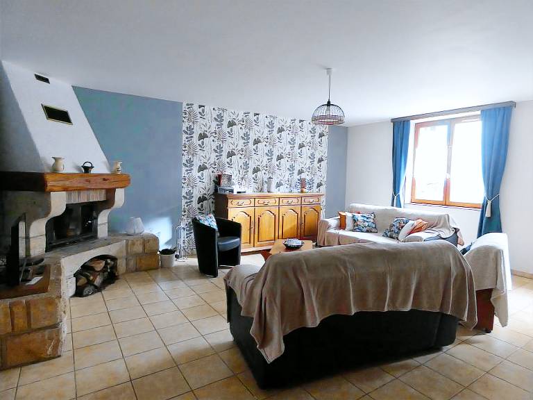 Charming Cottage Near Verdun: 3 Bedrooms, Fireplace, Enclosed Yard, Private Parking — photo 4