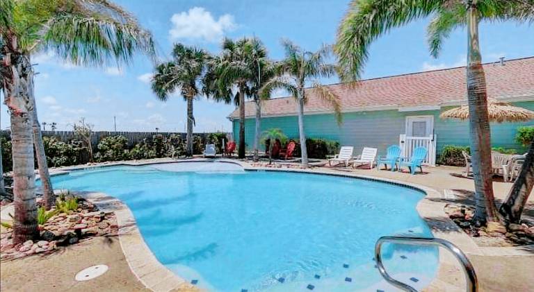 Villa with patio & pool — photo 4