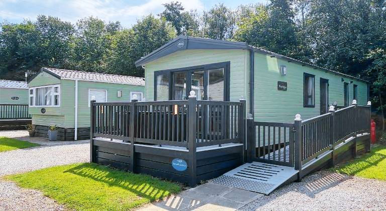 10 Borwick Lakes, Carnforth - En suite - King size bed in Carnforth