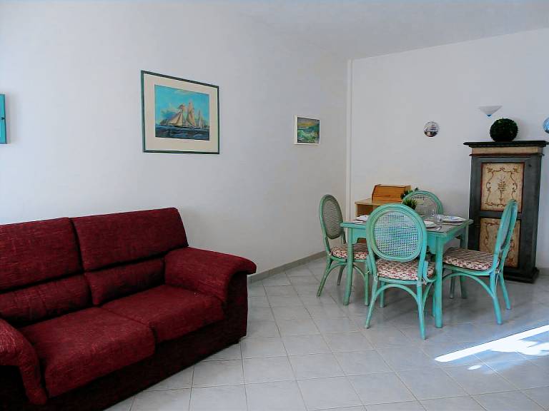 Holiday apartment with garden & patio — photo 3