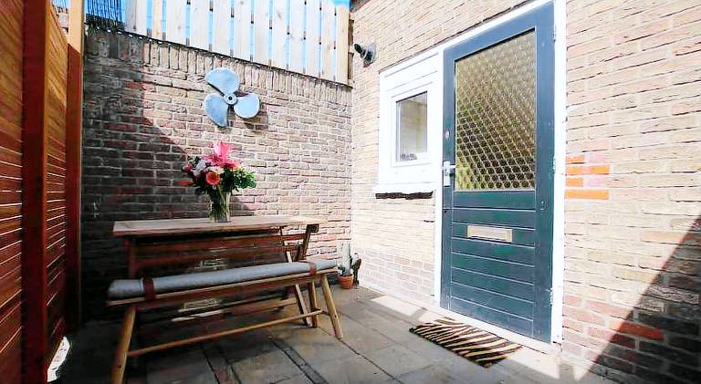 Apartment with yard & terrace — photo 3