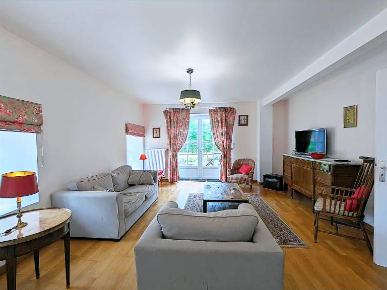 Cottage with barbeque in Chateauroux
