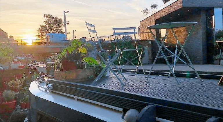 Cozy Narrowboat on Regents Canal — photo 5