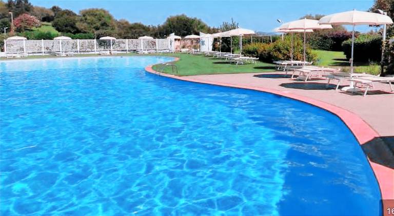 Holiday apartment with pool — photo 5