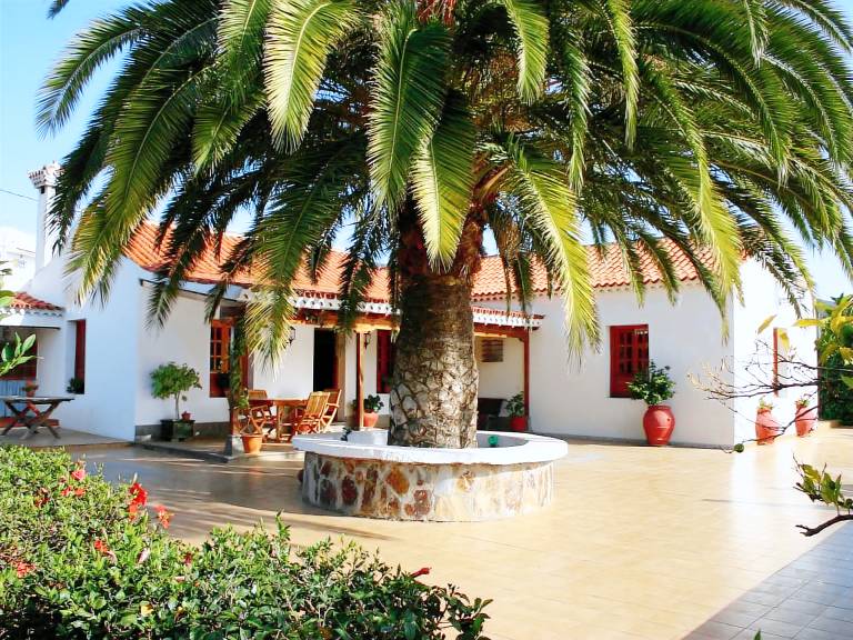 Fully equipped spacious house with private pool, barbeque & terrace | Mountain view | Pets allowed — photo 4