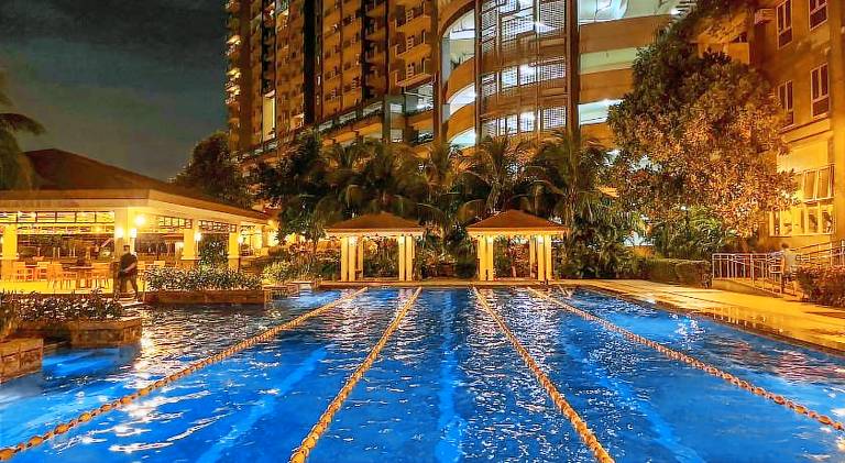 Zinnia Towers 1BR Condo with PS4 Karaoke Netflix & Swimming Pool — photo 2