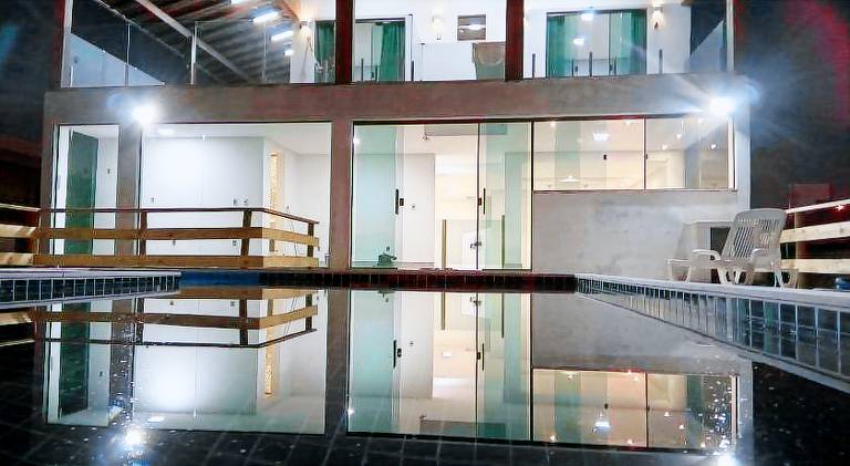 House with pool — photo 3
