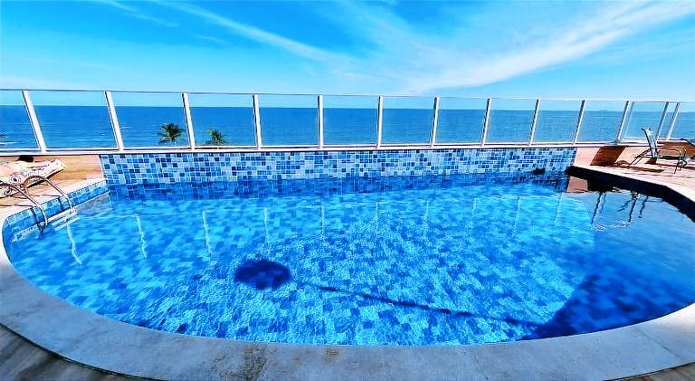 Apartment with pool — photo 2