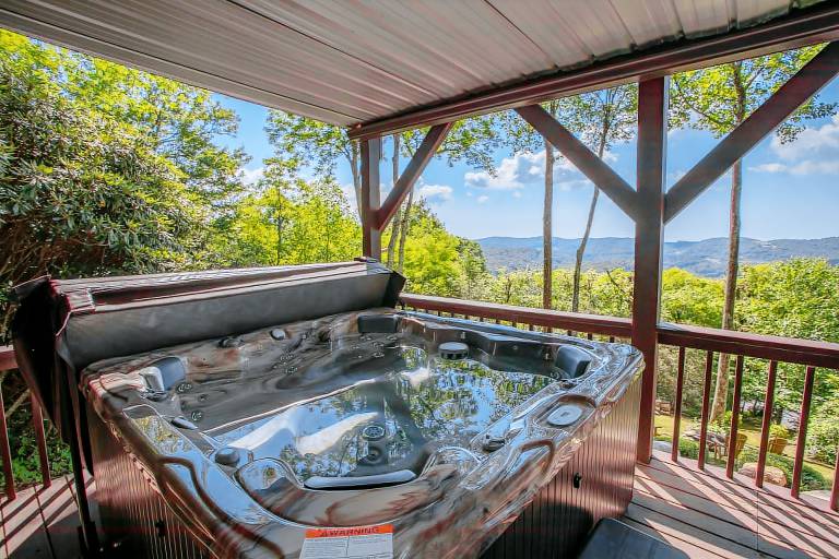 Cabin with hot tub & BBQ | Mountain view — photo 4
