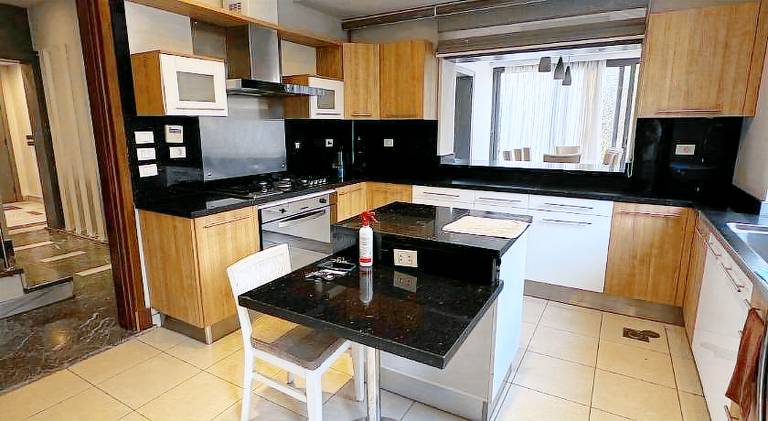 Apartment with pool — photo 4