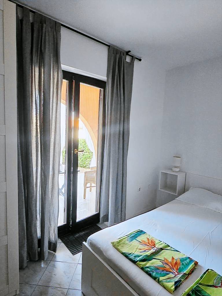 Rental apartment with garden, grill & terrace | Sea view — photo 4