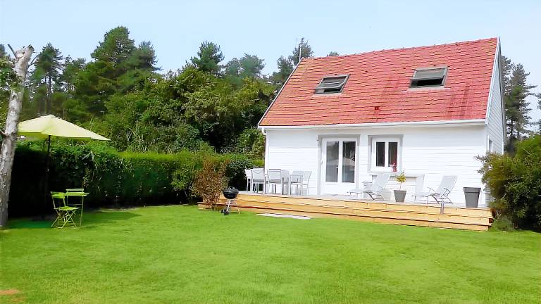 Holiday Home 'Gite En Baie De Somme' with Private Terrace, Private Garden and Wi-Fi in Montreuil
