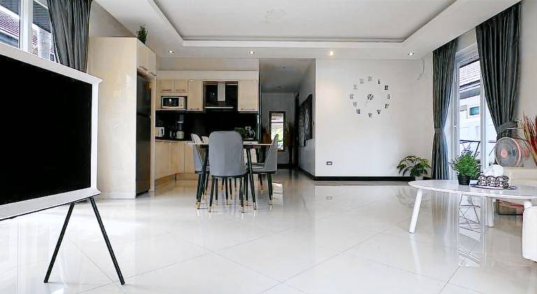 Lovely villa with pool & hot tub | Pet-friendly — photo 3