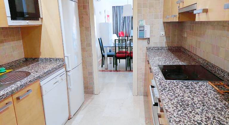 Fully equipped lovely rental apartment with private pool, yard & hot tub | Close to the beach | Pets are welcome — photo 4