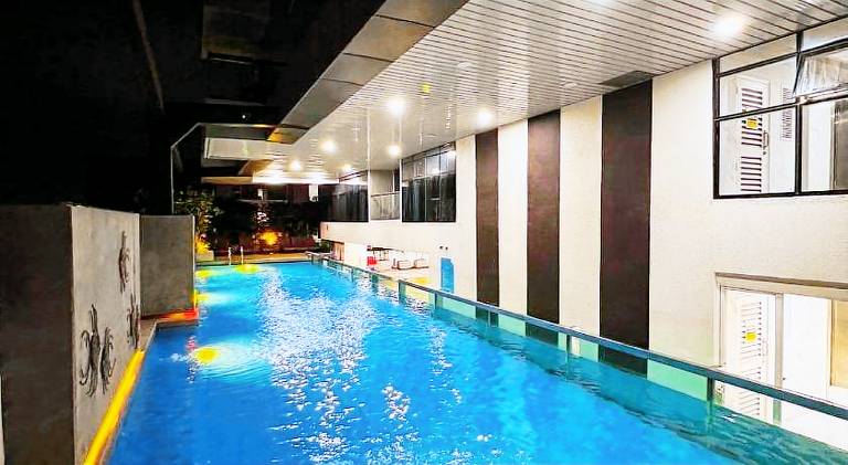 Serviced apartment with patio & pool — photo 4