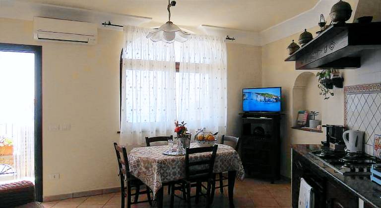 Vacation home with patio & garden — photo 4