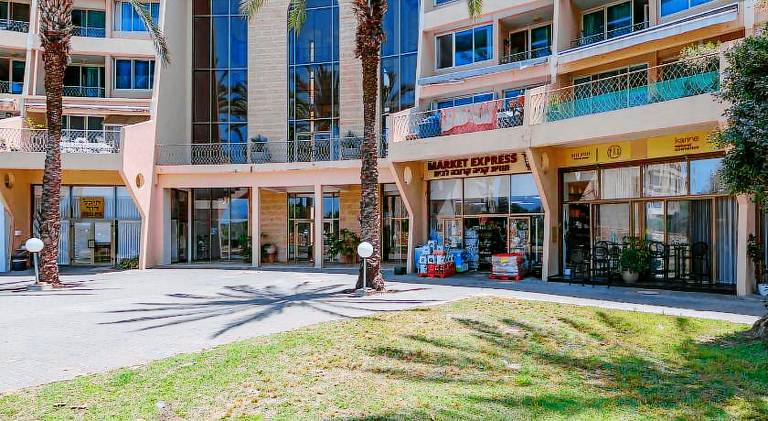 Child-friendly lovely serviced apartment with sauna, patio & jacuzzi | Perfect for remote work | Pets allowed — photo 4