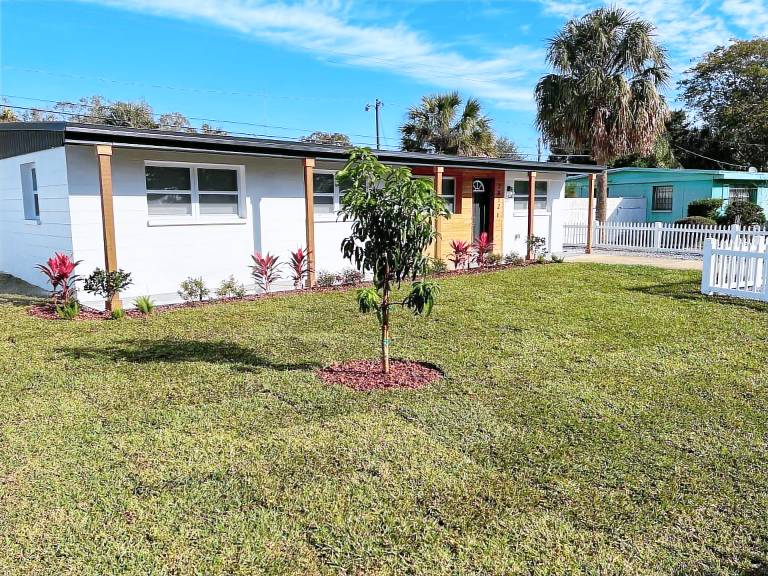 House Greater Palm River Point CDC
