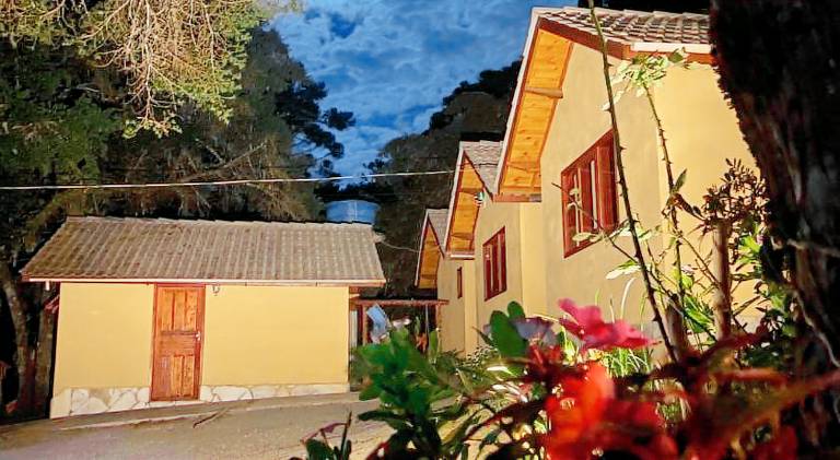 Lodge with yard | Pets are welcome in Camanducaia