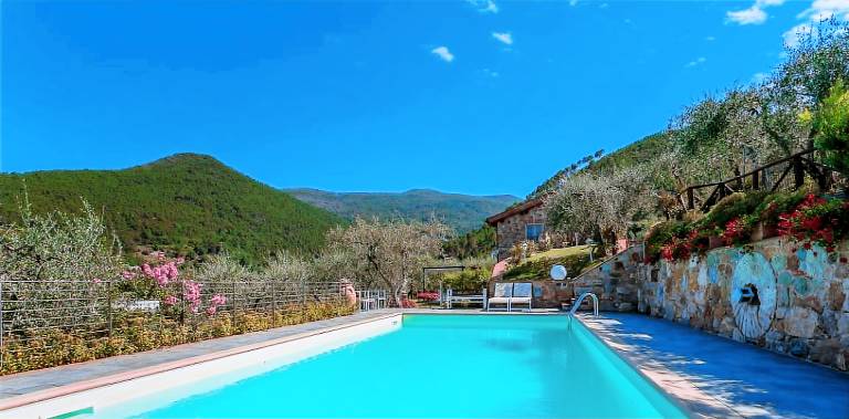 Family-oriented nice villa with patio, garden & private pool | Pet-friendly — photo 2