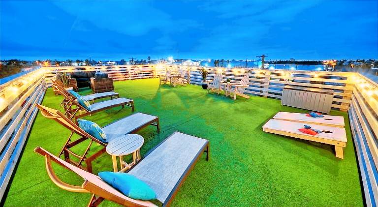Vacation home with grill & pool — photo 3
