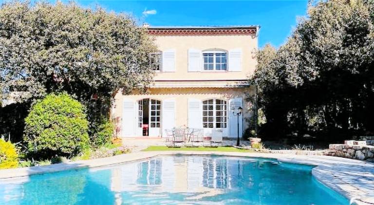 Villa with hot tub, garden & terrace in Mouans-Sartoux