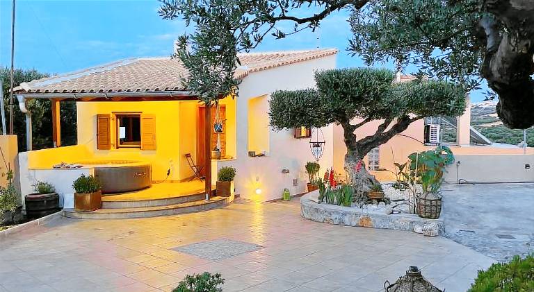 Fully equipped wonderful villa with grill, patio & jacuzzi | Suitable for remote work | Pets are welcome — photo 5