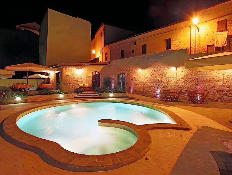 Family-oriented lovely serviced apartment with pool, sauna & yard | Dogs allowed in Acquaviva Picena