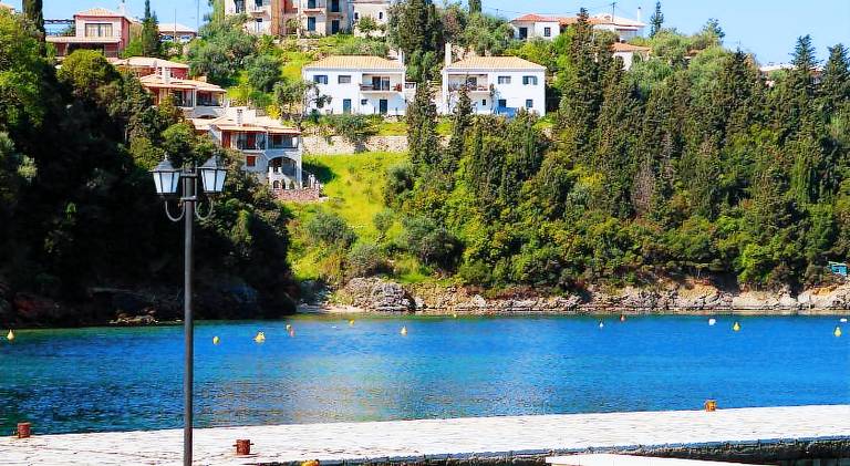 Rental apartment with garden, patio & barbeque in Igoumenitsa