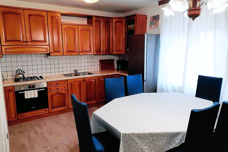 Apartment with terrace & yard — photo 3