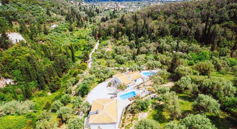 Villa with yard, barbecue & private pool in Lefkada