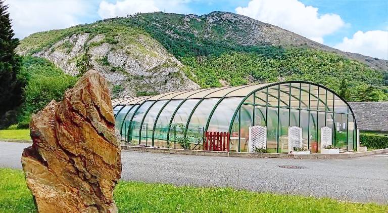 Nice holiday apartment with terrace, garden & private pool | Pet-friendly in Lourdes