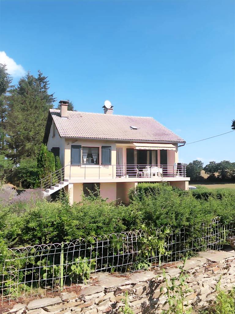 Holiday Home “La Maison De Campagne” with Mountain View, Private Terrace & Garden in Millau