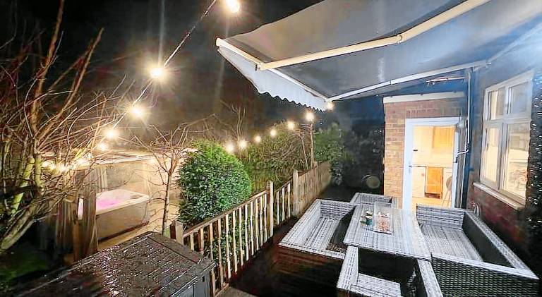 House with hot tub | Pets are welcome — photo 5
