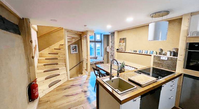 House with jacuzzi — photo 2