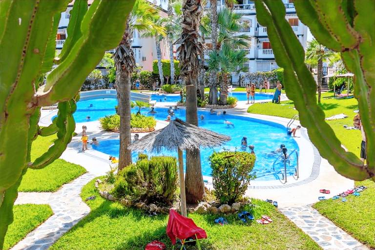 Beautiful apartment with pool & yard | Beach nearby | Pets are welcome — photo 4