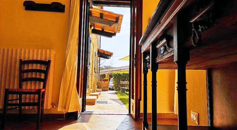 Big serviced apartment with barbecue, pool & terrace | Pets allowed — photo 4