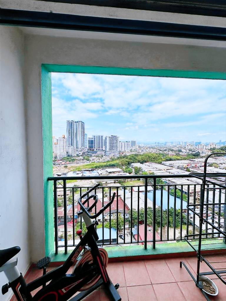 Holiday apartment with patio & pool | Perfect for remote work — photo 4
