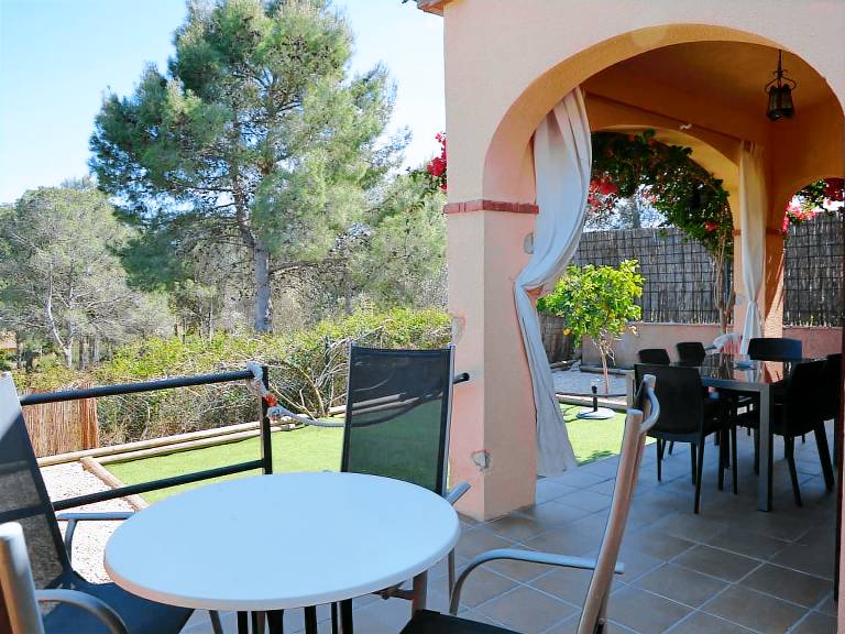 Vacation home with pool & garden — photo 3