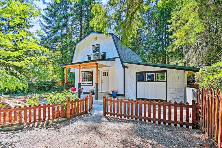 Cabin Hoodsport