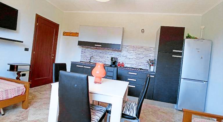 Apartment with patio & garden — photo 3