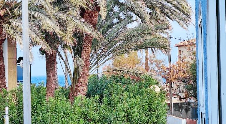 Apartment with patio in Denia