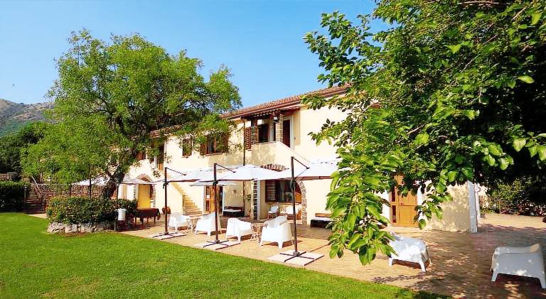 Farm with garden, pool & jacuzzi in Caserta