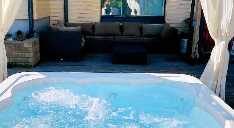 Cozy Holiday Home with Outside Jacuzzi and Sauna — photo 4
