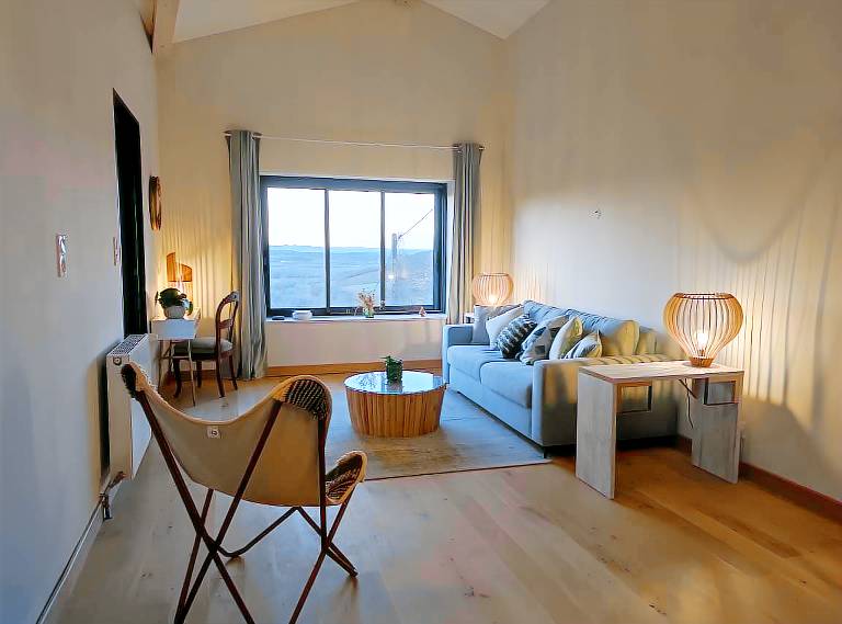 Holiday Home 'Le Logis Des Abeilles' with Mountain View, Private Terrace and Wi-Fi in Pamiers