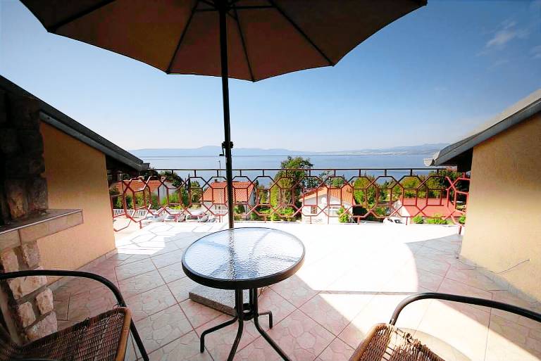 Holiday apartment with patio, pool & barbecue | Sea view — photo 4