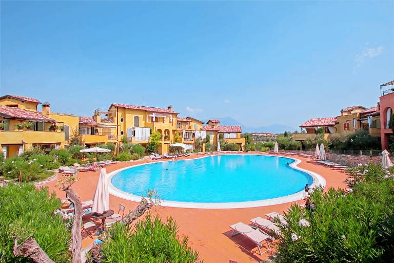 Child-friendly holiday apartment with barbeque, patio & pool | Pets are welcome in Manerba del Garda